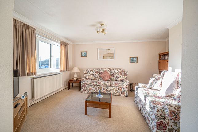 8 Maple Walk, Andover photo 4