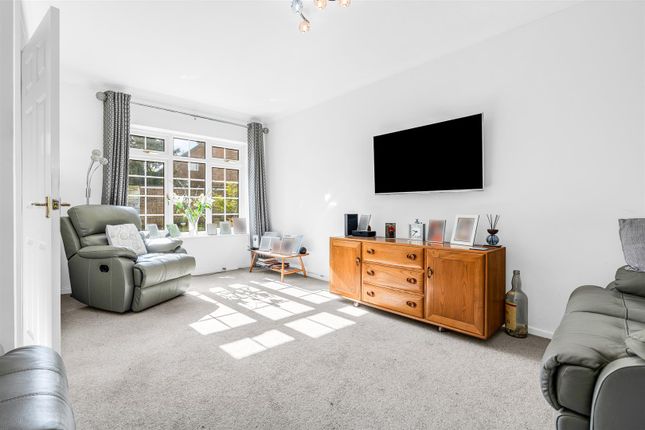 12, Shepherds Court, Bengeo photo 3