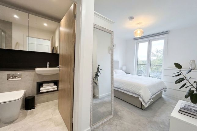 Flat 42, Wolff House, London photo 4