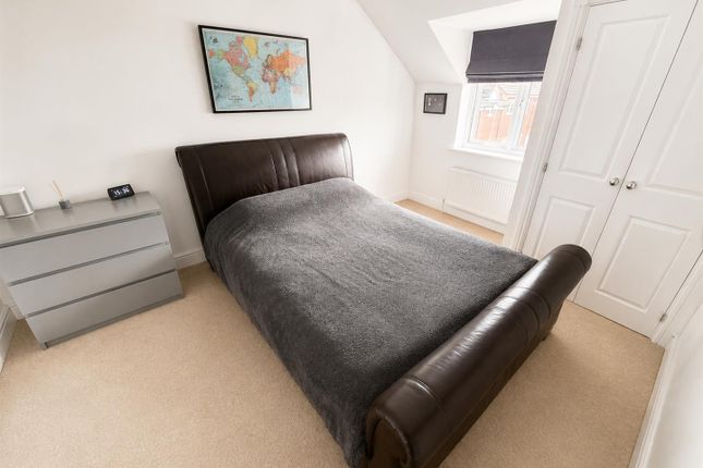 14, Thompson Close, Northampton photo 4