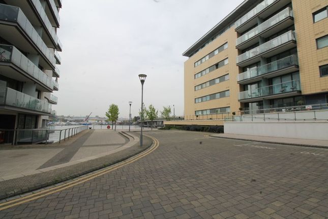 Flat to rent in Fathom Court, Basin Approach, Gallions Reach