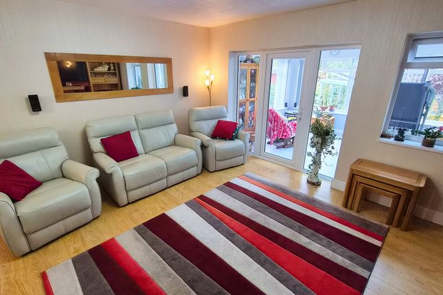 13, Ambergate Drive, Leicester photo 4