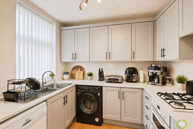 257 Padiham Road, Burnley photo 4