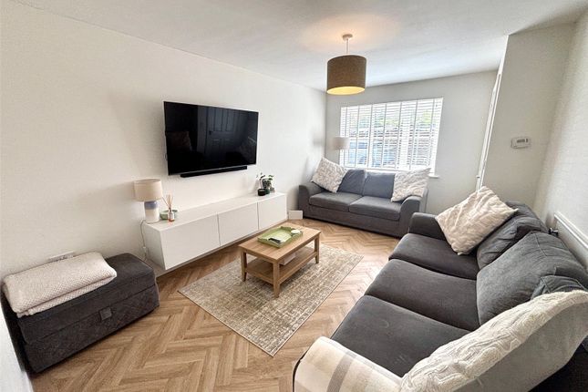 7, Navigation Drive, Burnley photo 2