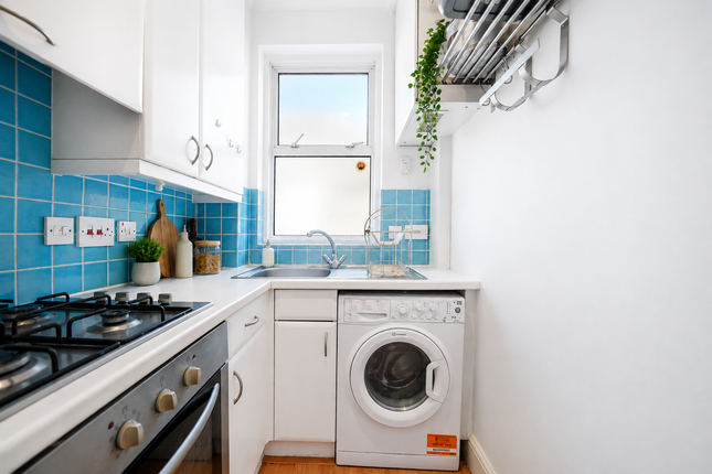 Flat F, 71, Cambridge Gardens, London photo 3