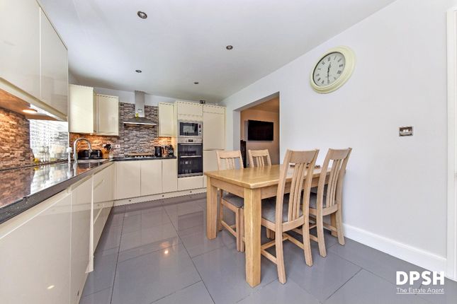 23 Bronte Close, Wakefield photo 2