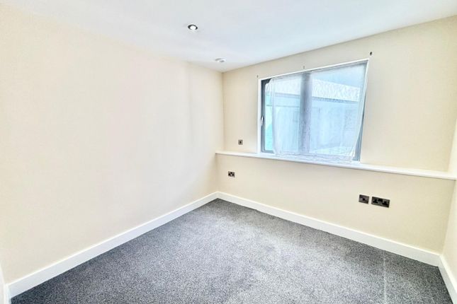 32, Nelson Drive, Salford photo 5