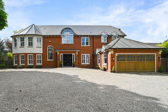 Thumbnail Detached house for sale in Hutton Mount, Brentwood, Essex