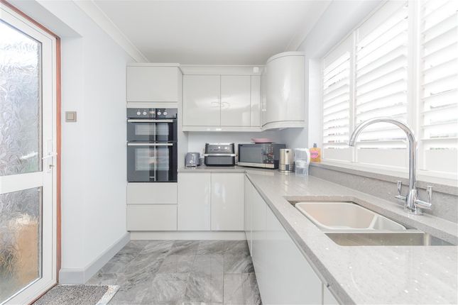 Nurstead Avenue, Longfield photo 3