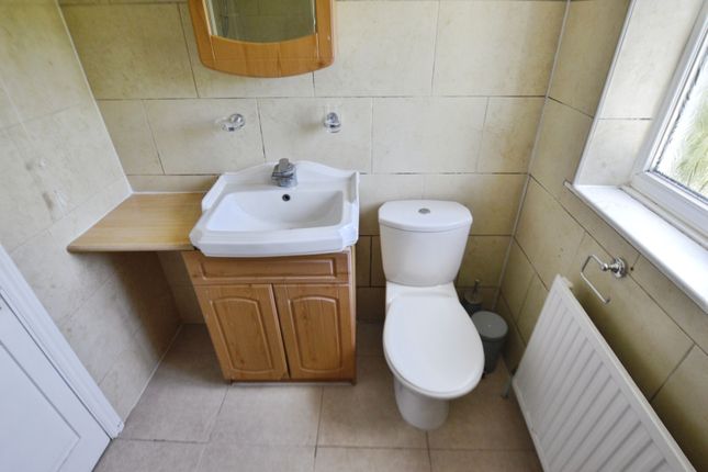 26b, Buckingham Road, Ilford photo 4