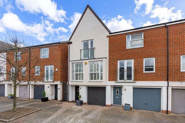 End terrace house for sale in Alcock Crescent, Vickers Green, Crayford, Dartford