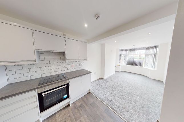 Thumbnail Flat to rent in Willerby Road, Hull