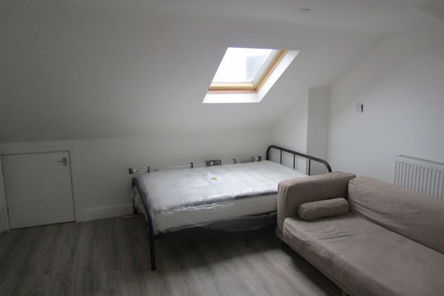 Studio to rent in High Road, Southampton