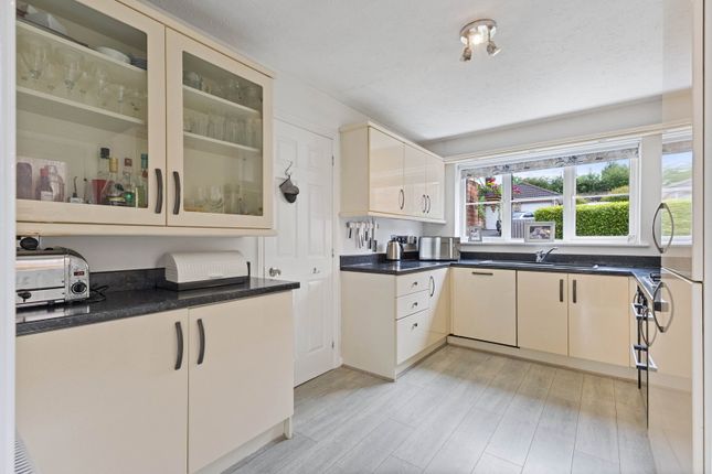 2, Elm Close, Pontefract photo 4