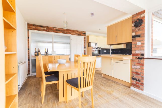 26 Barton Way, Cheltenham photo 3