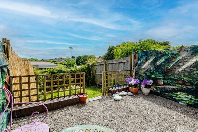 12, Carew Close, Barry photo 4