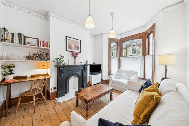 Flat for sale in Ballater Road, London