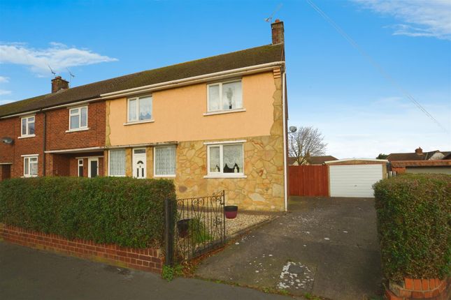 End terrace house for sale in Derwent Road, Scunthorpe