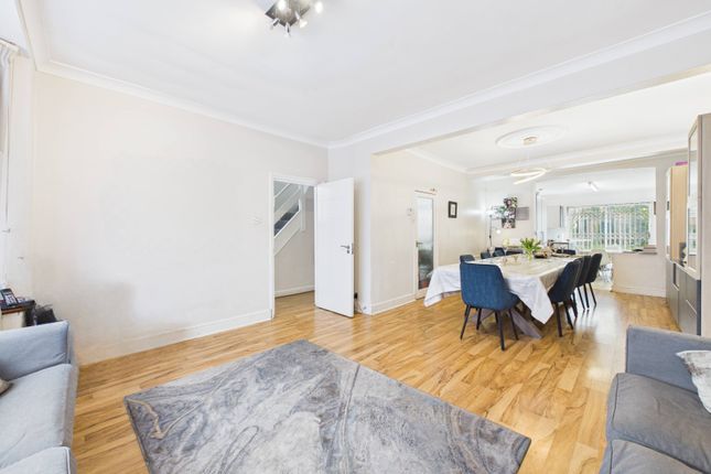 18 Princes Park Avenue, Golders Green photo 4