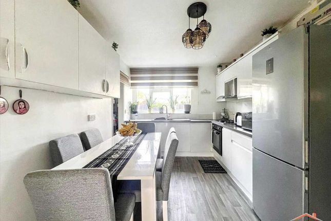 1B, Heronsgate, Edgware photo 2