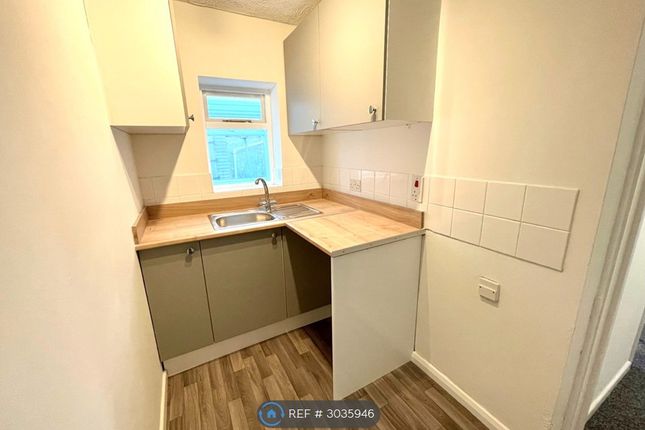 Flat, Avenue Road, Weymouth photo 5