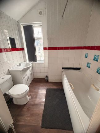 Showell Green Lane, Flat Above, Birmingham photo 3