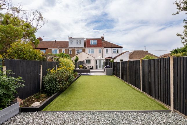 5, Holmside Avenue, Sheerness photo 2