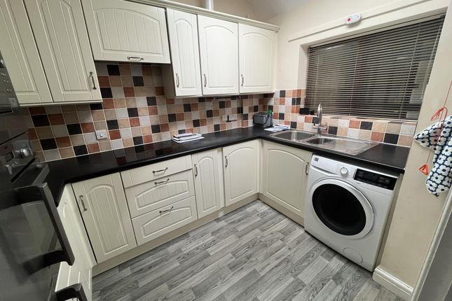 Flat 36, Emmbrook Court, Reading photo 3