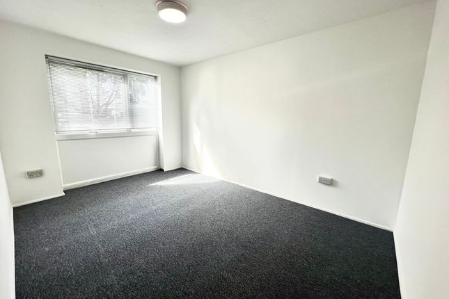 Thumbnail Flat to rent in Lynn Road, Ilford