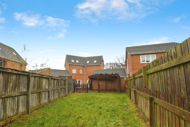 9, Thistlewood Court, Hull photo 3