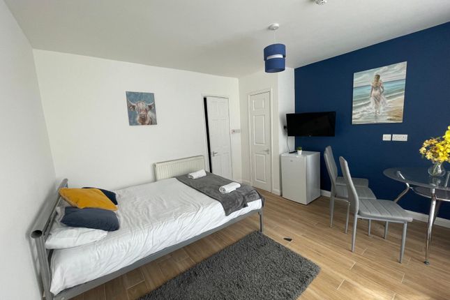 Thumbnail Room to rent in Maybank Avenue, Wembley