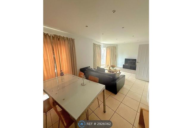Trevelyan Court, Windsor photo 2