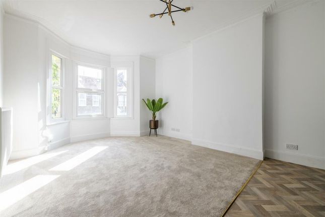 5 Cavendish Drive, London photo 2