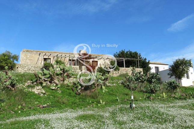Thumbnail Farmhouse for sale in Agliastro, Noto, Syracuse, Sicily, Italy