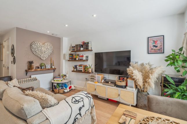 2 Park Mews Park Road, Bushey photo 2
