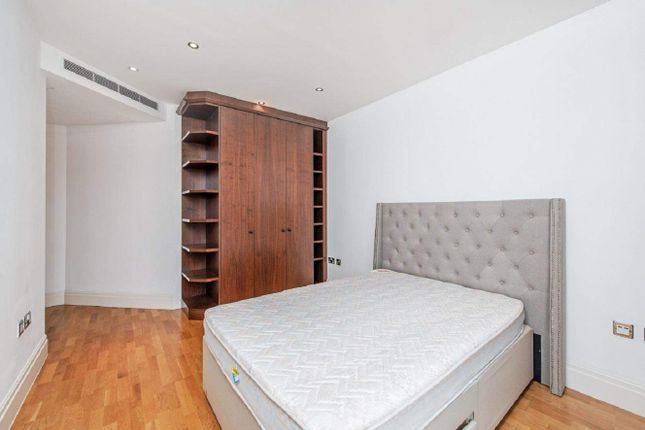 Flat for sale in The Boulevard, Imperial Wharf, London