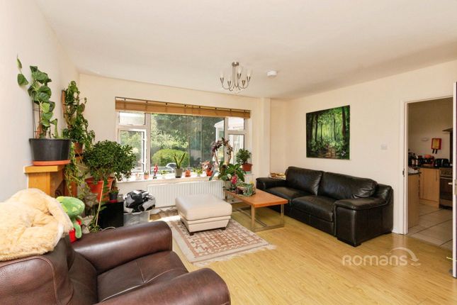 Watchetts Lake Close, Camberley photo 2