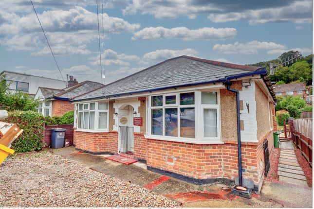 Studio house on 106, Lane End Road, Buckinghamshire, £2,000/mo