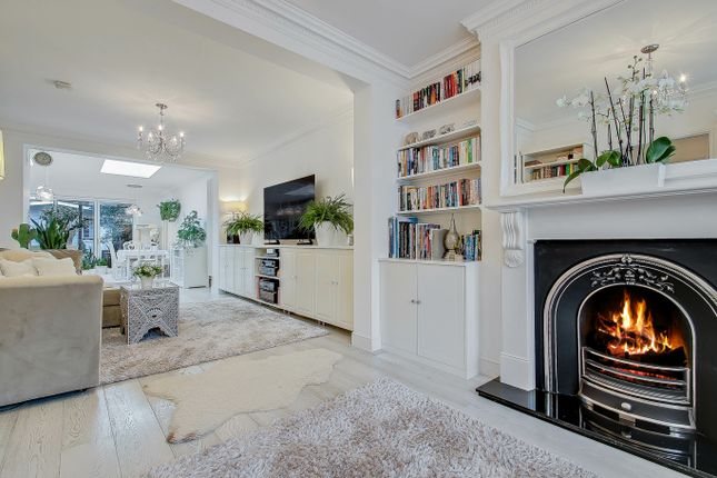 20, Oakwood Crescent, Greenford photo 2