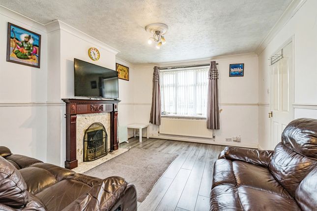 134, Watsons Green Road, Dudley photo 2