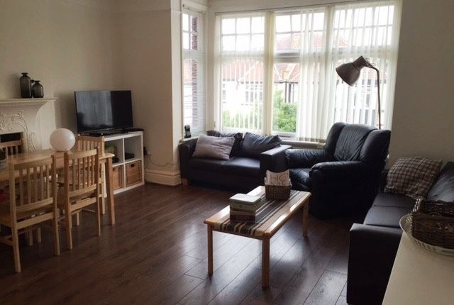 5 Lawn Mansions, Normandy Avenue, Barnet photo 2