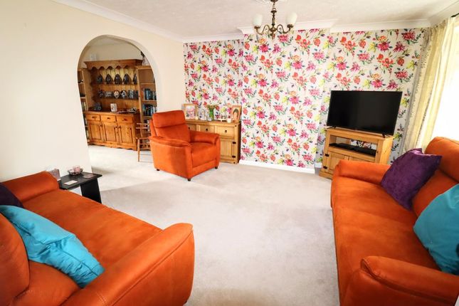 16, Browning Crescent, Milton Keynes photo 2