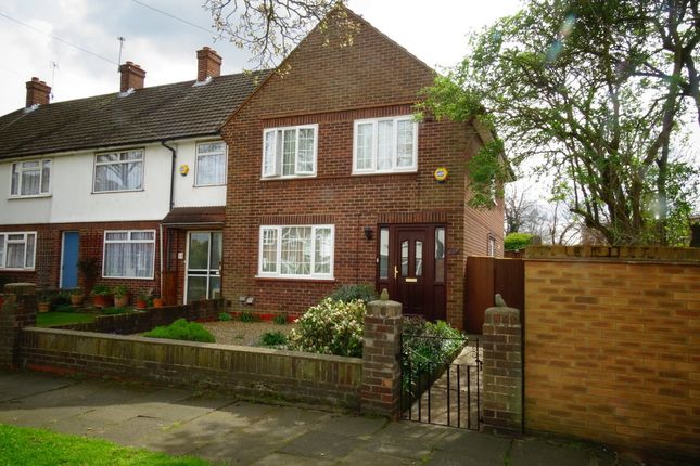 3 bed end terrace house for sale in Elm Tree Close, Ashford TW15