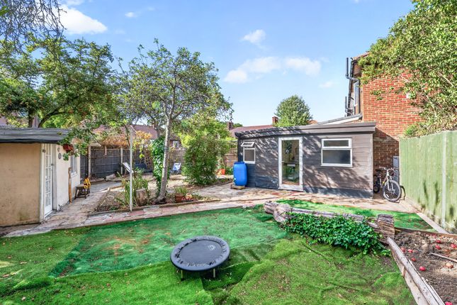 Chester Gardens, MORDEN photo 4
