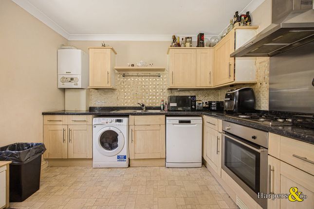 104, Davis Way, Sidcup photo 4