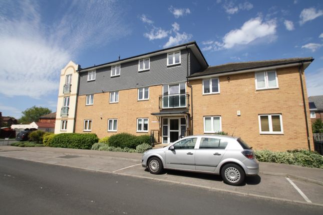 Flat for sale in The Rushes, Wapshott Road, Staines-Upon-Thames
