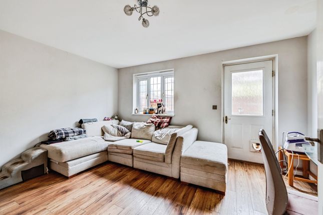 5, Filsham Road, Swindon photo 4