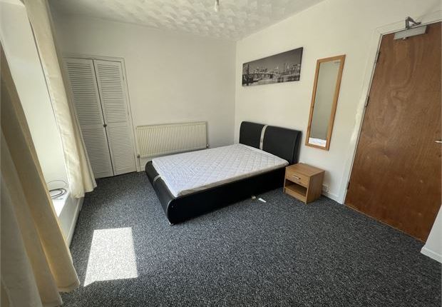 Shared accommodation to rent in Fleet Street, Sandfields, Swansea