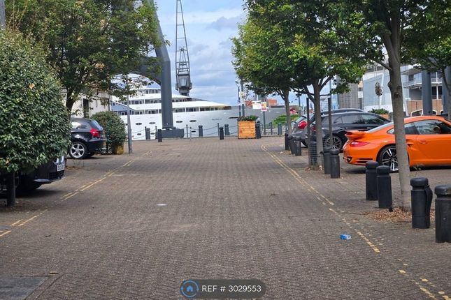 Constable Avenue, Royal Victoria Docks, London photo 5