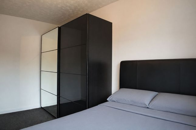27 Lanesborough Road, Leicester photo 3